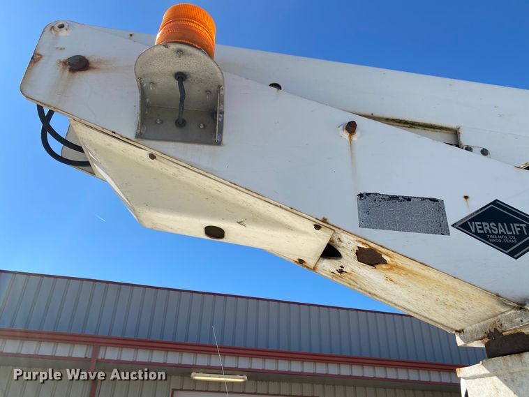 image for item HE9815 2006 Ford F450 Super Duty  bucket truck