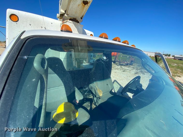image for item HE9815 2006 Ford F450 Super Duty  bucket truck