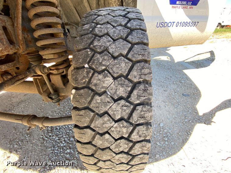 image for item HE9815 2006 Ford F450 Super Duty  bucket truck