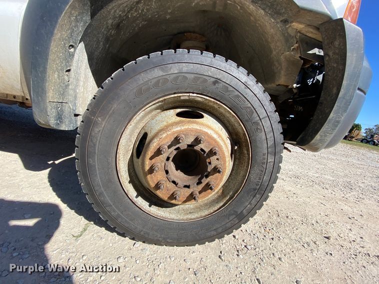 image for item HE9815 2006 Ford F450 Super Duty  bucket truck