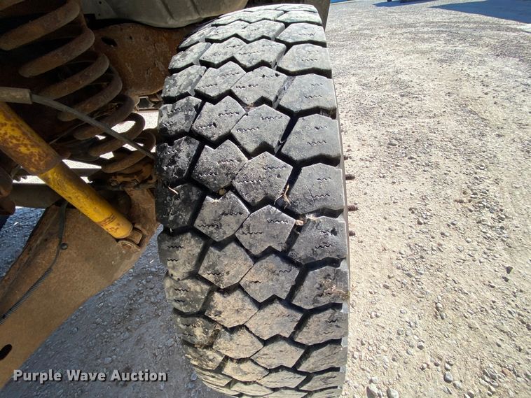 image for item HE9815 2006 Ford F450 Super Duty  bucket truck