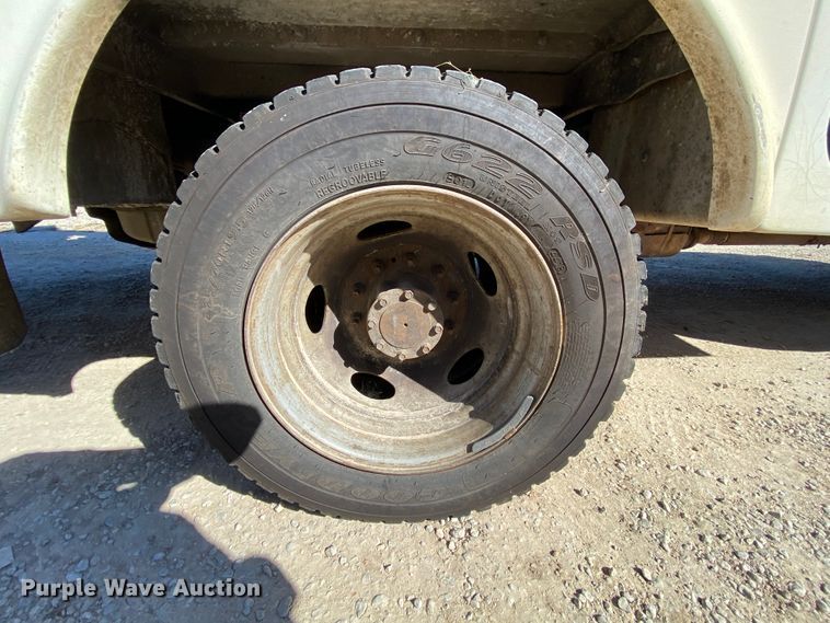 image for item HE9815 2006 Ford F450 Super Duty  bucket truck