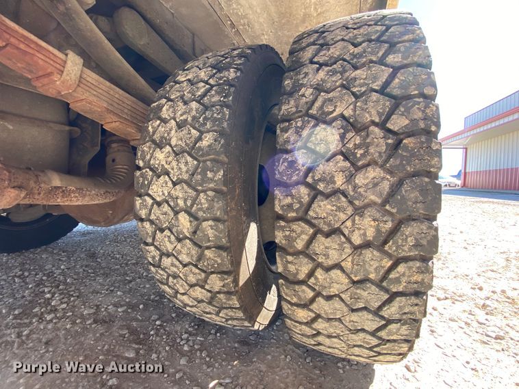 image for item HE9815 2006 Ford F450 Super Duty  bucket truck