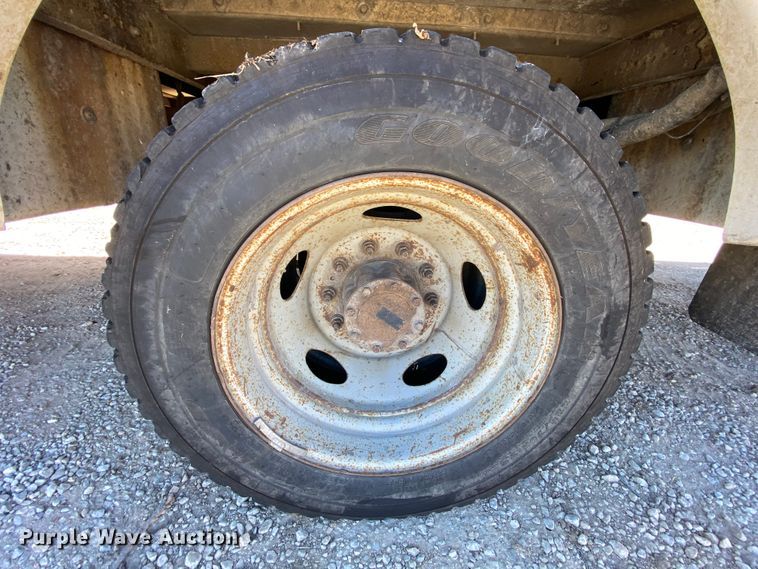 image for item HE9815 2006 Ford F450 Super Duty  bucket truck