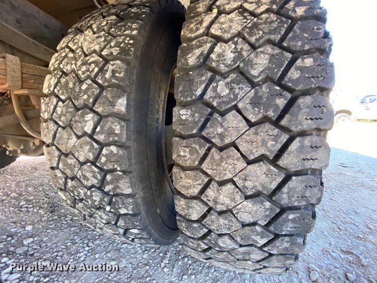 image for item HE9815 2006 Ford F450 Super Duty  bucket truck