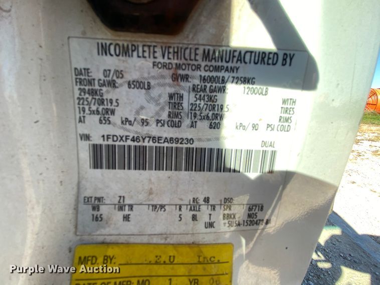 image for item HE9815 2006 Ford F450 Super Duty  bucket truck