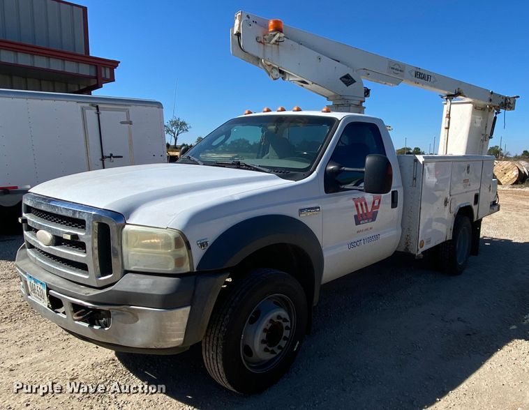 image for item HE9816 2005 Ford F450 Super Duty  bucket truck