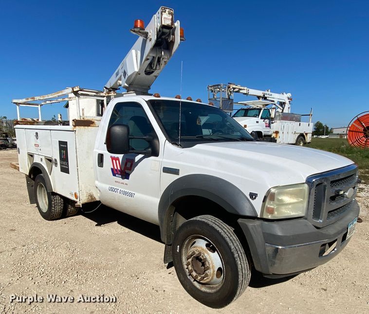 image for item HE9816 2005 Ford F450 Super Duty  bucket truck