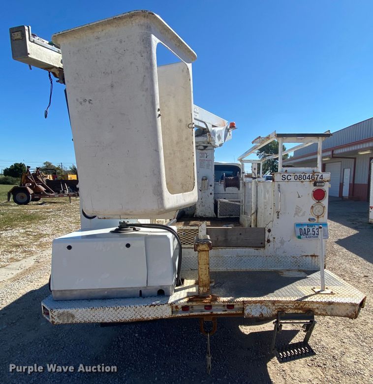 image for item HE9816 2005 Ford F450 Super Duty  bucket truck