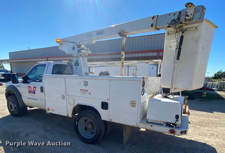 image for item HE9816 2005 Ford F450 Super Duty  bucket truck