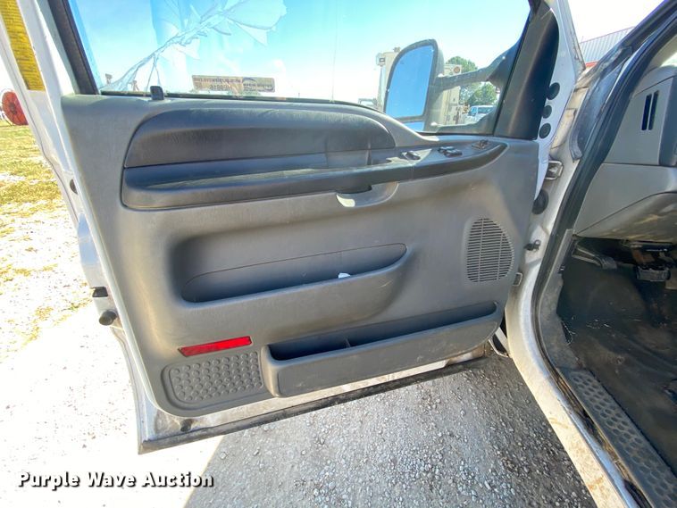 image for item HE9816 2005 Ford F450 Super Duty  bucket truck