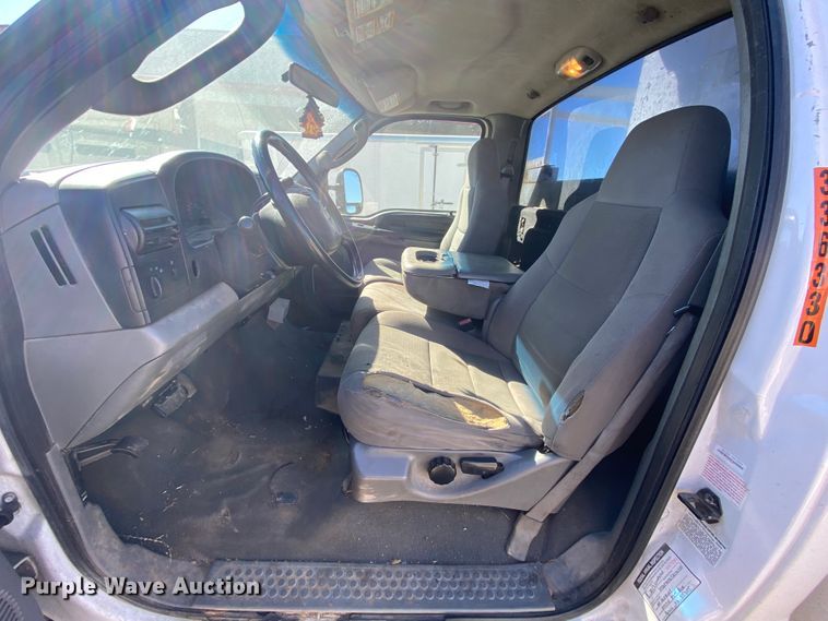 image for item HE9816 2005 Ford F450 Super Duty  bucket truck