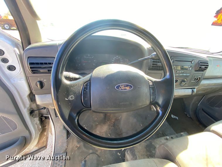 image for item HE9816 2005 Ford F450 Super Duty  bucket truck