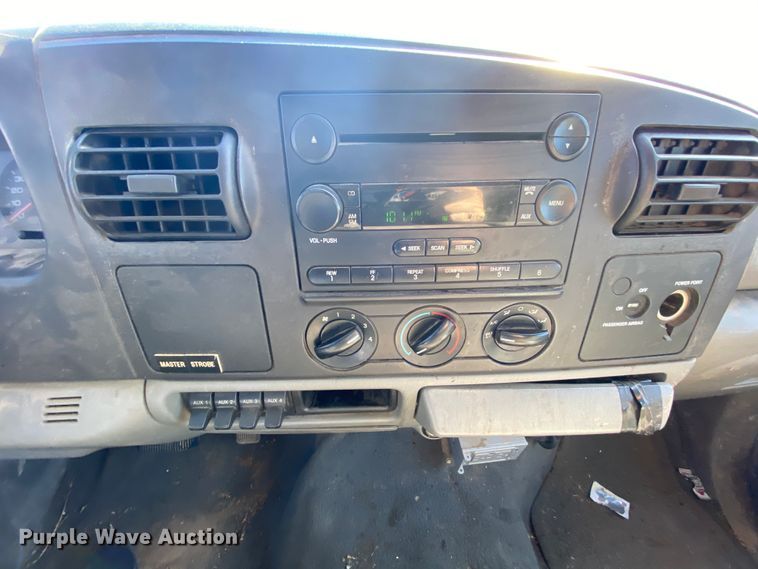 image for item HE9816 2005 Ford F450 Super Duty  bucket truck