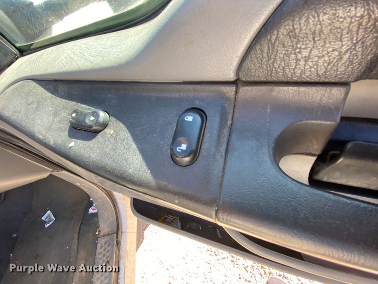 image for item HE9816 2005 Ford F450 Super Duty  bucket truck