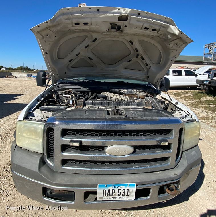 image for item HE9816 2005 Ford F450 Super Duty  bucket truck