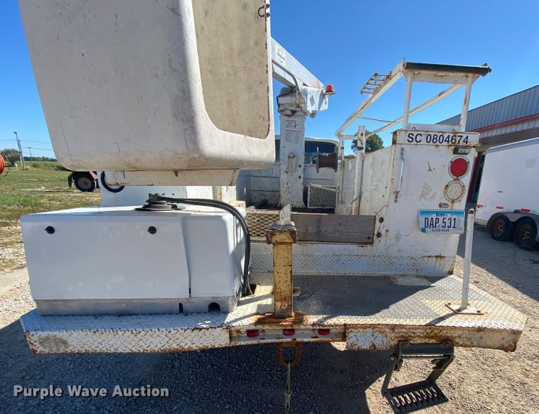 image for item HE9816 2005 Ford F450 Super Duty  bucket truck