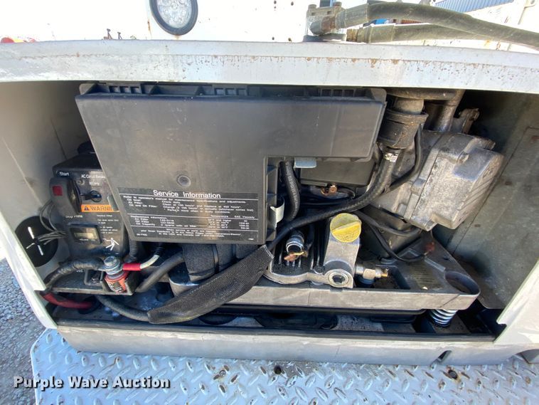 image for item HE9816 2005 Ford F450 Super Duty  bucket truck