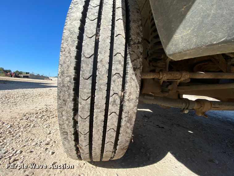 image for item HE9816 2005 Ford F450 Super Duty  bucket truck