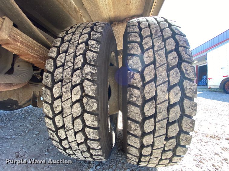 image for item HE9816 2005 Ford F450 Super Duty  bucket truck