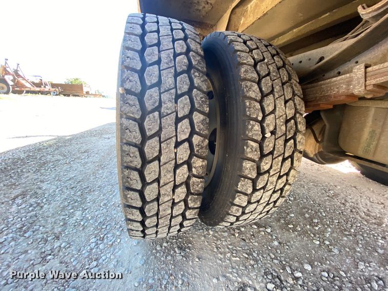 image for item HE9816 2005 Ford F450 Super Duty  bucket truck