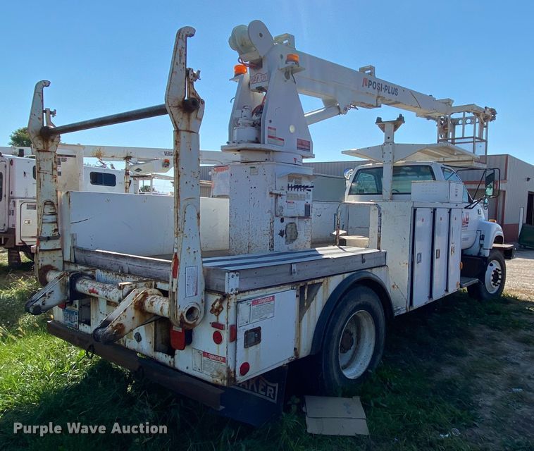 image for item HE9817 1999 GMC C7500  bucket truck