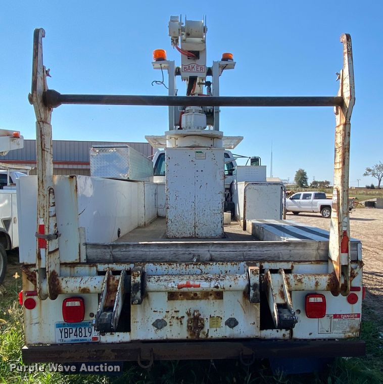 image for item HE9817 1999 GMC C7500  bucket truck