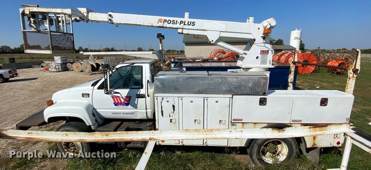 image for item HE9817 1999 GMC C7500  bucket truck