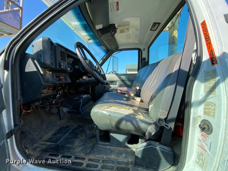 image for item HE9817 1999 GMC C7500  bucket truck