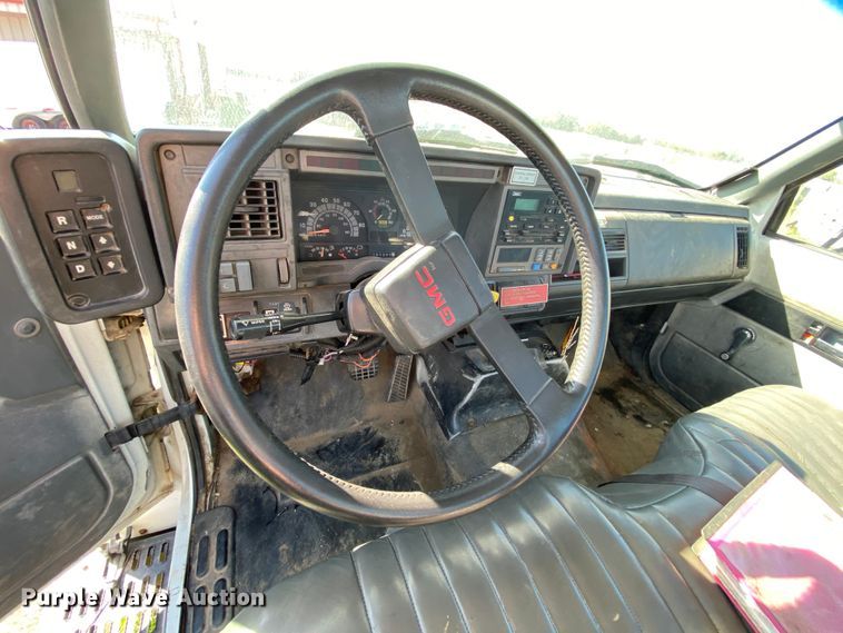 image for item HE9817 1999 GMC C7500  bucket truck