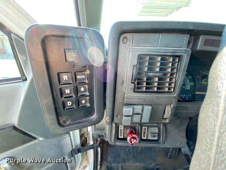 image for item HE9817 1999 GMC C7500  bucket truck