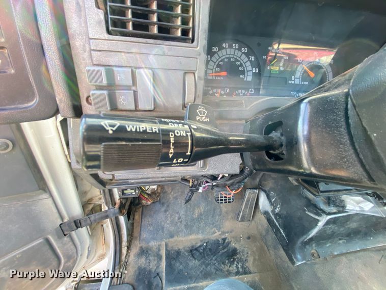 image for item HE9817 1999 GMC C7500  bucket truck