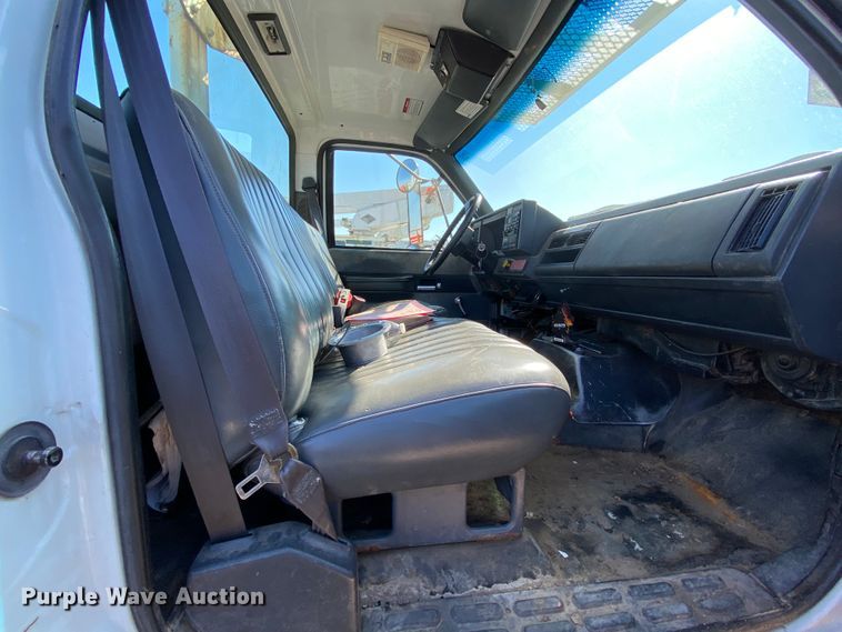 image for item HE9817 1999 GMC C7500  bucket truck