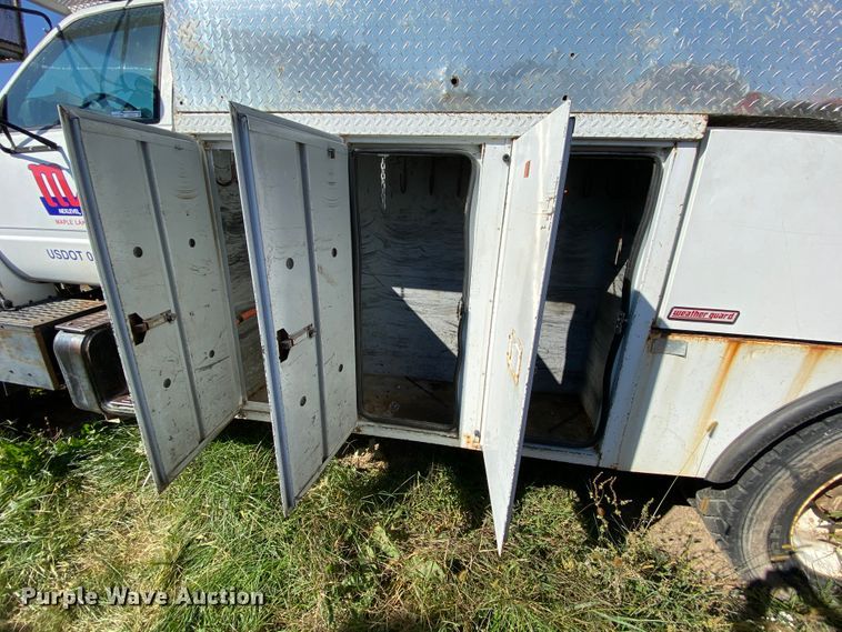 image for item HE9817 1999 GMC C7500  bucket truck