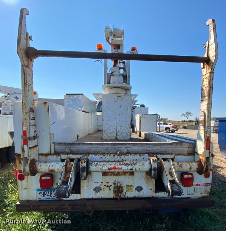 image for item HE9817 1999 GMC C7500  bucket truck