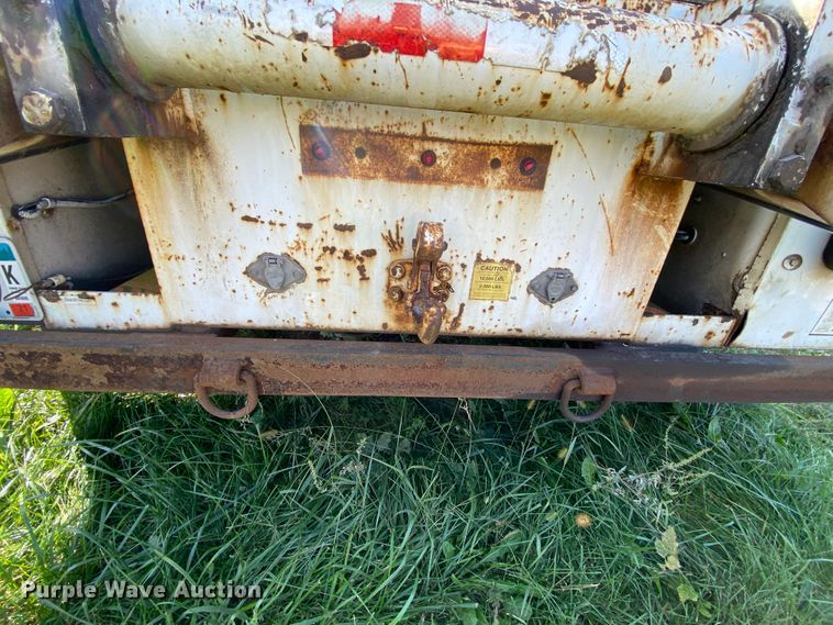 image for item HE9817 1999 GMC C7500  bucket truck