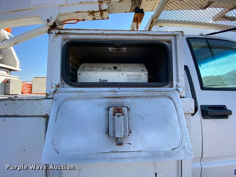 image for item HE9817 1999 GMC C7500  bucket truck