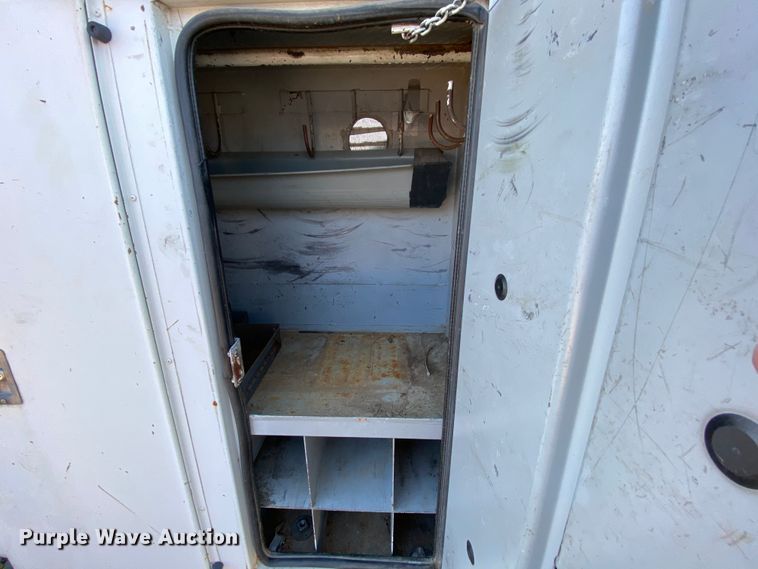 image for item HE9817 1999 GMC C7500  bucket truck