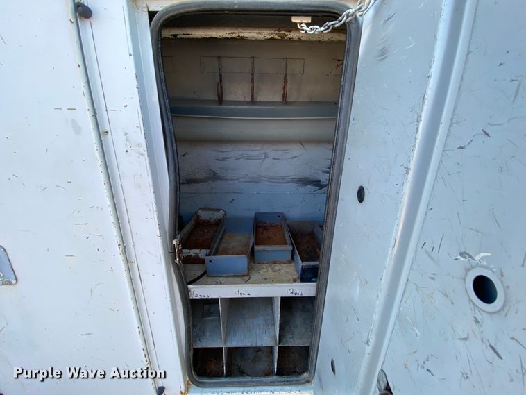 image for item HE9817 1999 GMC C7500  bucket truck