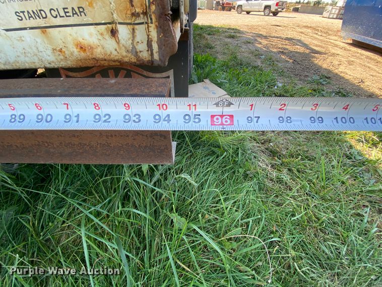 image for item HE9817 1999 GMC C7500  bucket truck