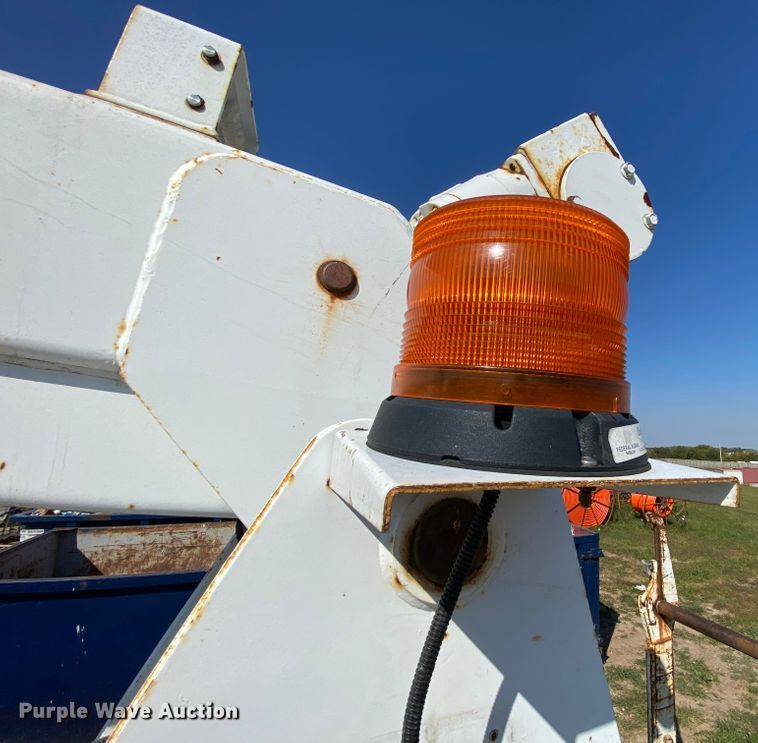 image for item HE9817 1999 GMC C7500  bucket truck