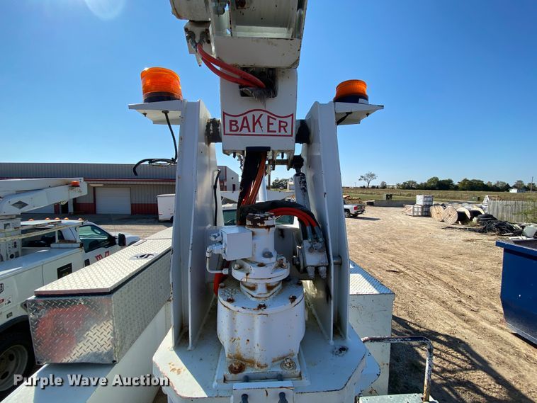 image for item HE9817 1999 GMC C7500  bucket truck