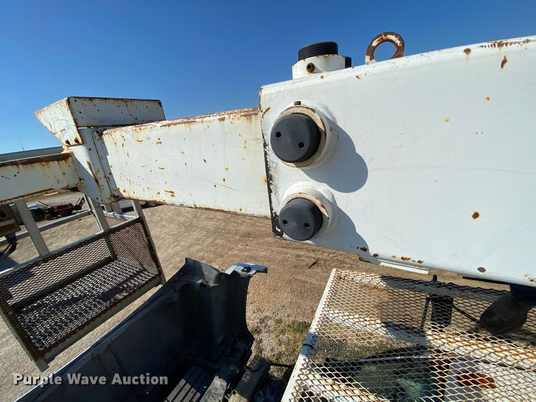 image for item HE9817 1999 GMC C7500  bucket truck