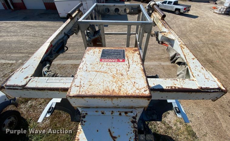 image for item HE9817 1999 GMC C7500  bucket truck