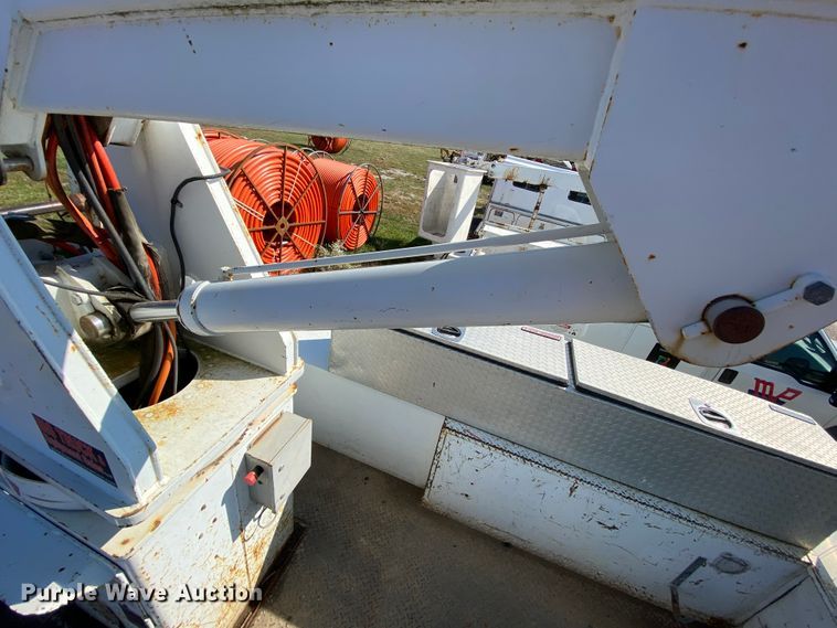 image for item HE9817 1999 GMC C7500  bucket truck