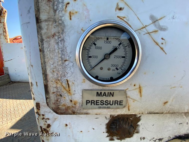 image for item HE9817 1999 GMC C7500  bucket truck