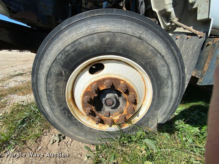 image for item HE9817 1999 GMC C7500  bucket truck