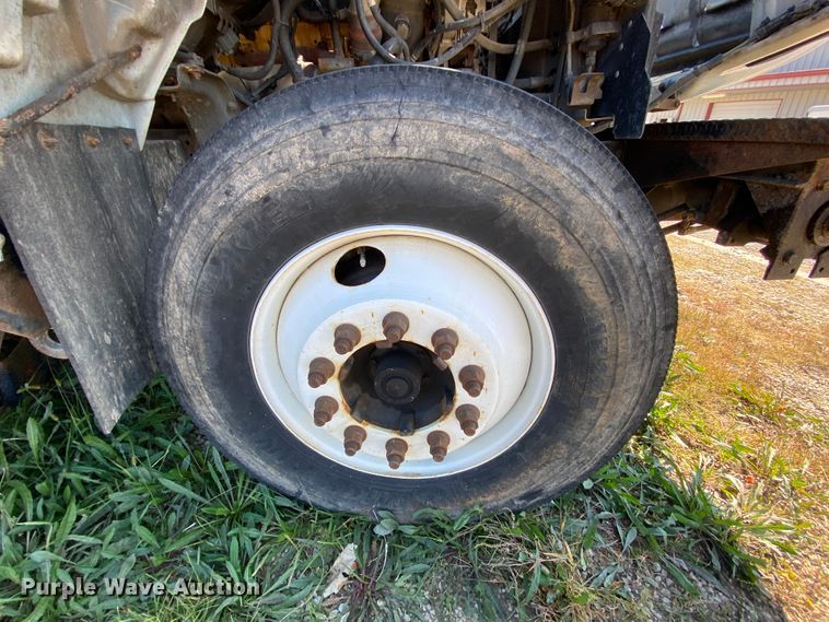 image for item HE9817 1999 GMC C7500  bucket truck