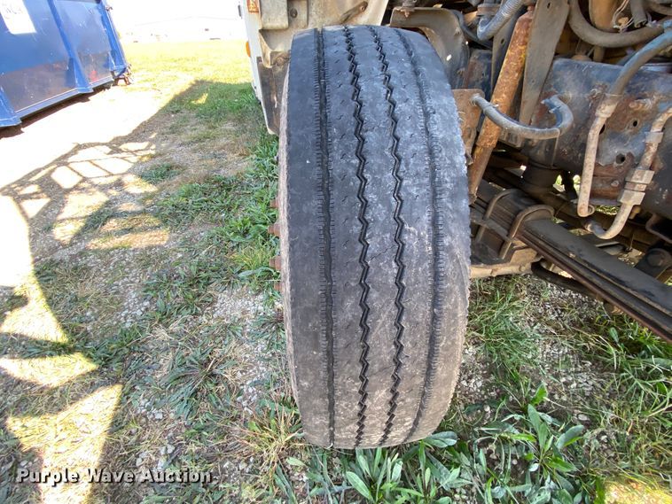 image for item HE9817 1999 GMC C7500  bucket truck