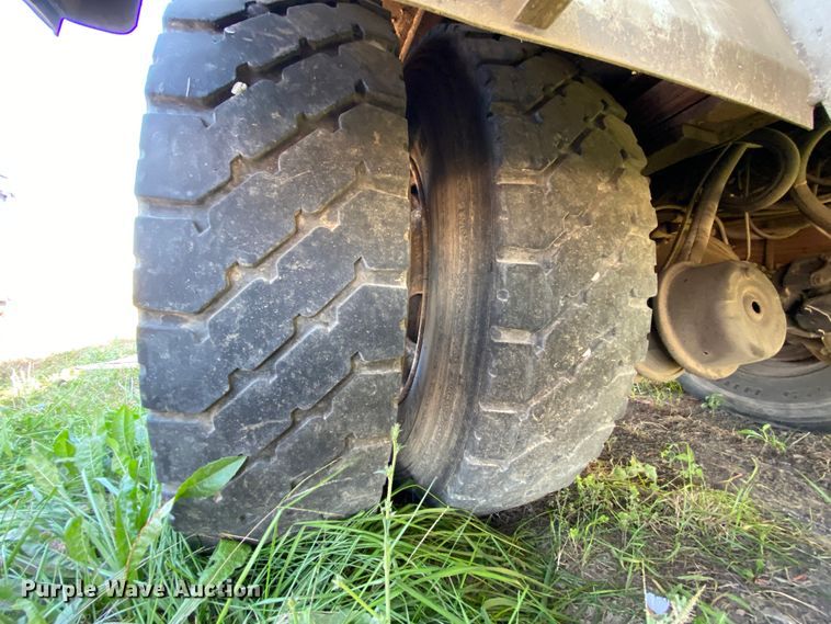 image for item HE9817 1999 GMC C7500  bucket truck